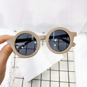 Lunettes de soleil décoratives. Lunettes de soleil givrées à la mode pour enfants
