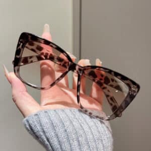 Lunettes de soleil polyvalentes et de haute qualité. Lunettes simples à large monture à la mode pour femmes