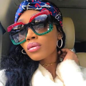 Lunettes de soleil colorées avec des paillettes de style rétro et à la mode pour femmes