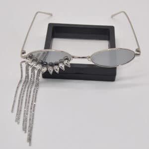 Lunettes de soleil avec pompons en strass de luxe et de style moderne à la mode