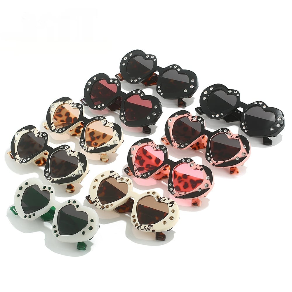 Lunettes de soleil en forme de cœur incrustées de diamant. Lunettes de soleil décoratives pour femmes – Image 3