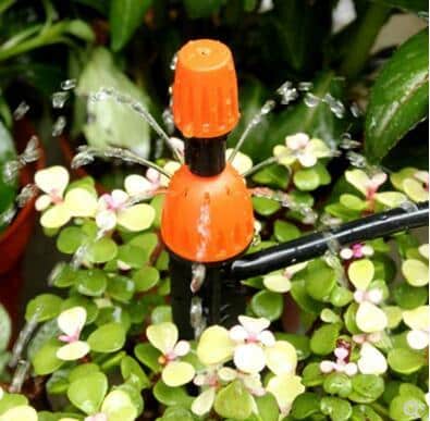 Kit d'arrosage automatique de jardin par brumisation avec 10 à 30m de tuyau et 10 à 20 buses de pulvérisation réglables – Image 4