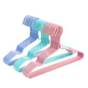 Porte-linge simple en métal trempant. Cintre pour vêtements