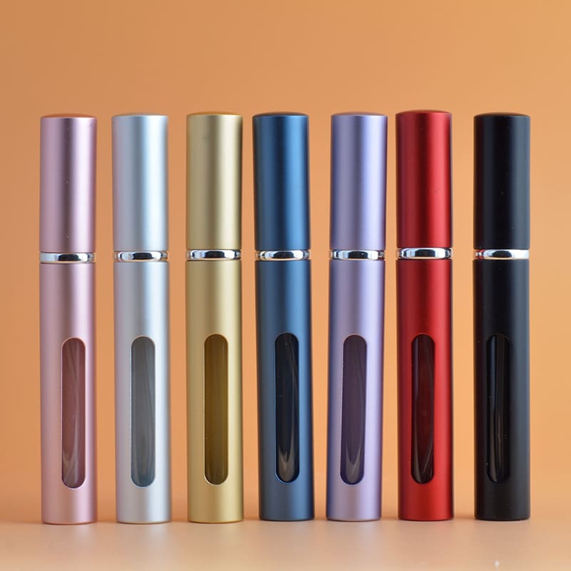 Flacon de parfum vide en aluminium de 5 ml, vaporisateur rechargeable et portable. Flacon de cosmétiques haut de gamme