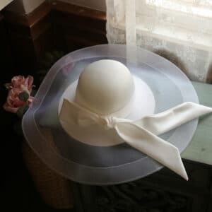 Chapeau de cérémonie et de mariage élégant pour femmes