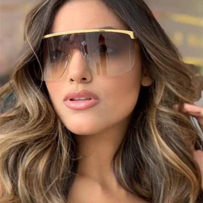 Lunettes à monture en plastique pour femmes. Style élégant et protection certifiée