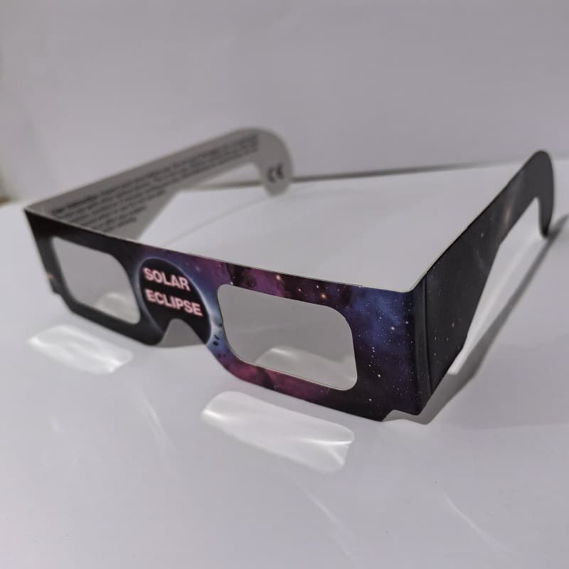 Lunettes d'éclipse solaire à monture en papier imprimé pour hommes et femmes. Style élégant et protection certifiée – Image 6