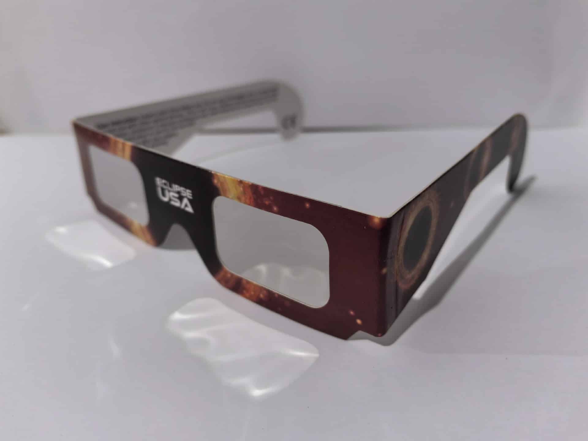 Lunettes d'éclipse solaire à monture en papier imprimé pour hommes et femmes. Style élégant et protection certifiée – Image 9