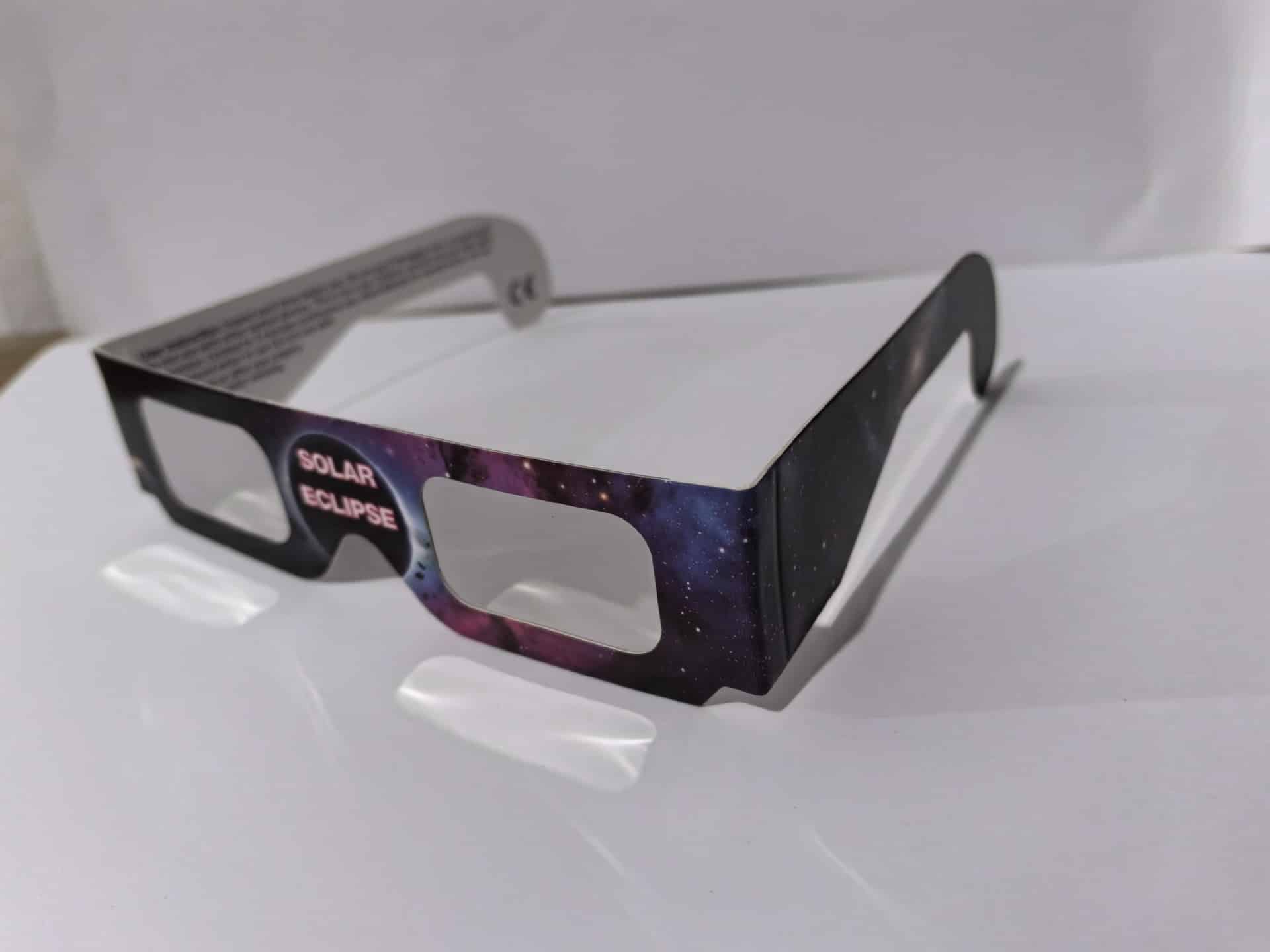Lunettes d'éclipse solaire à monture en papier imprimé pour hommes et femmes. Style élégant et protection certifiée – Image 4
